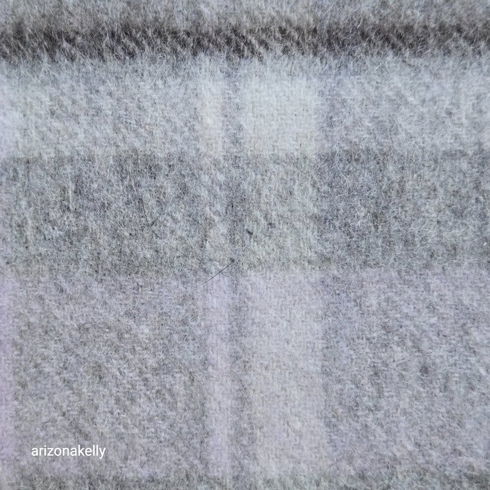 100% Cashmere Fringe Scarf Lavender and Grey Plaid Louisa Perini - Picture 8 of 10